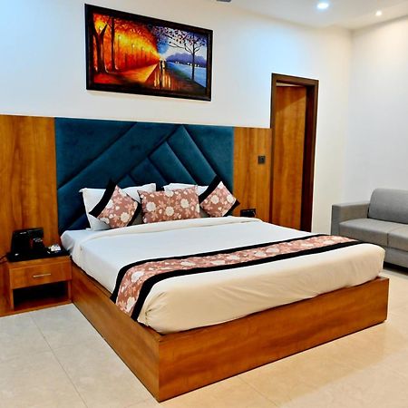 Hotel Elite - 5 Mins From Golden Temple Amritsar Phòng bức ảnh