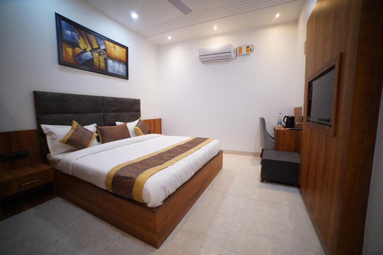 Hotel Elite - 5 Mins From Golden Temple Amritsar Ngoại thất bức ảnh
