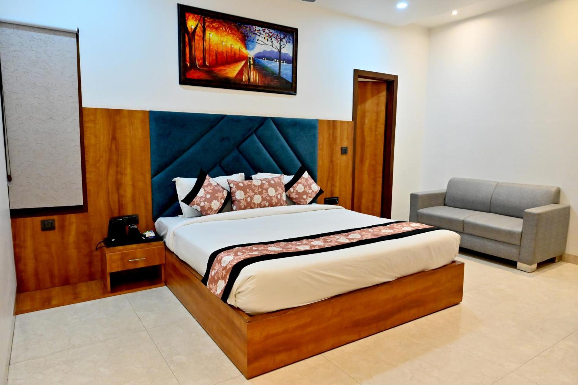 Hotel Elite - 5 Mins From Golden Temple Amritsar Phòng bức ảnh